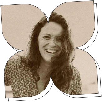 Portrait de Léna Nicole, CEO de la marque de l'école d'astrologie de coaching Nidaba