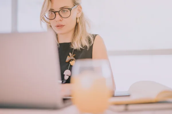 Combien gagne un astrologue professionnel ? Les revenus en astro