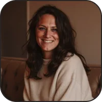 Portrait de Léna Nicole, fondatrice de la Méthode Nidaba en astrologie